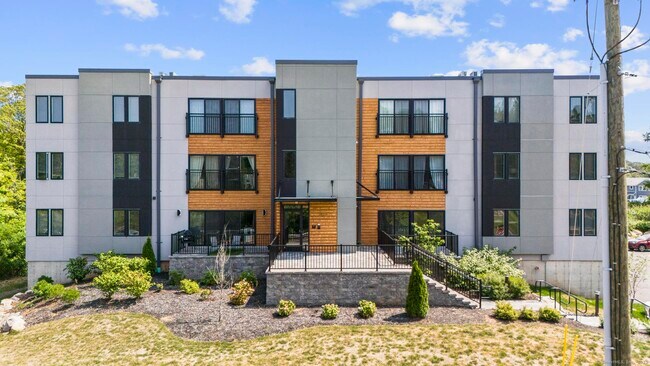 Building Photo - 245 E Main St