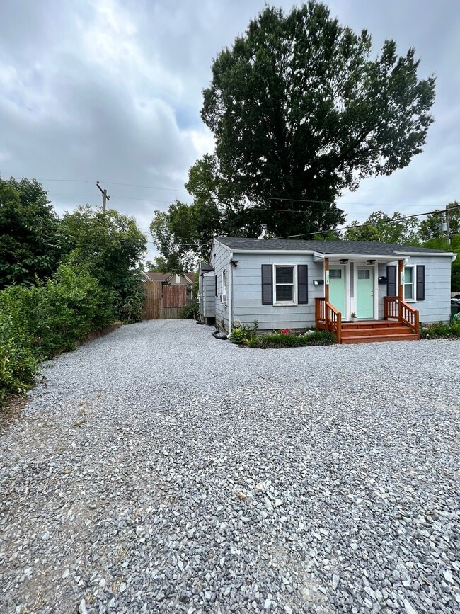 Building Photo - 130 Reid St