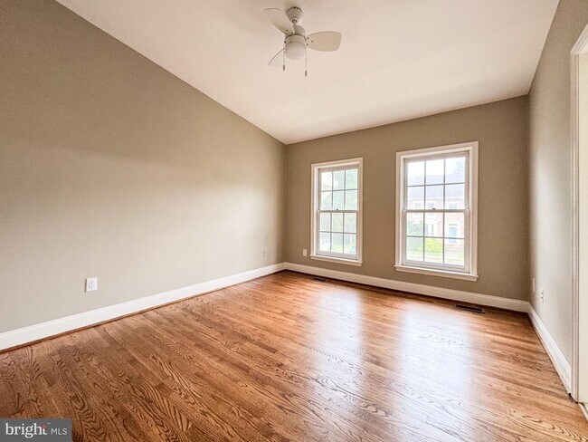 Building Photo - 3906 Valley Ridge Dr
