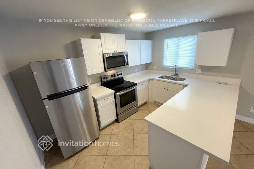 Building Photo - 4512 N 81st Dr