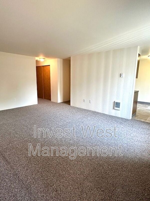 Building Photo - 1815 Kingsley Rd