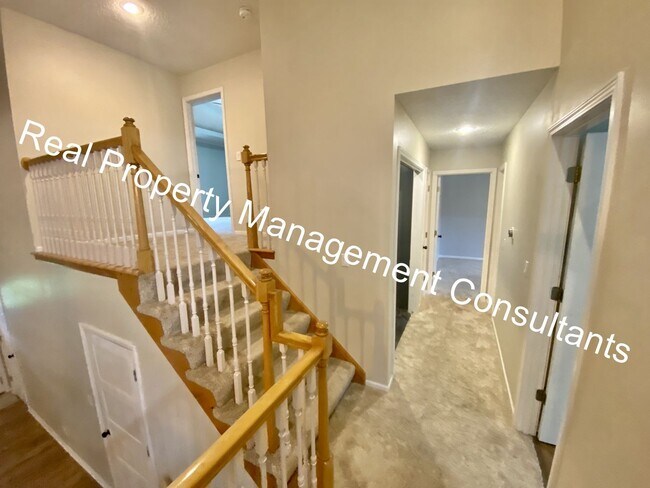 Building Photo - California Split-Level in Lee's Summit Sch...