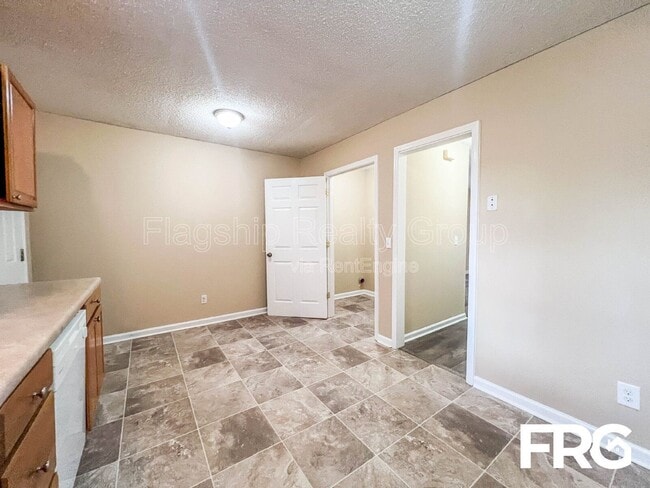 Building Photo - 206 Lindbeth Dr