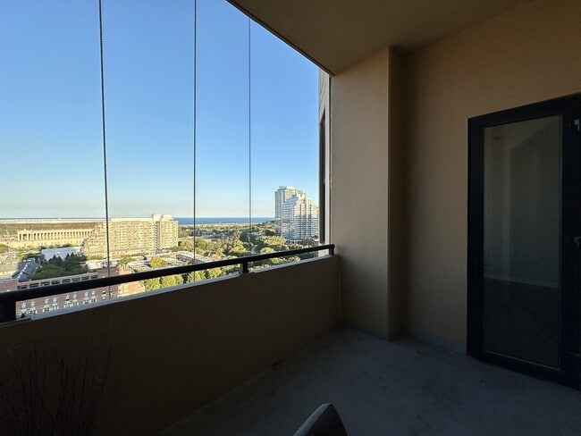 Building Photo - 1464 S Michigan Ave