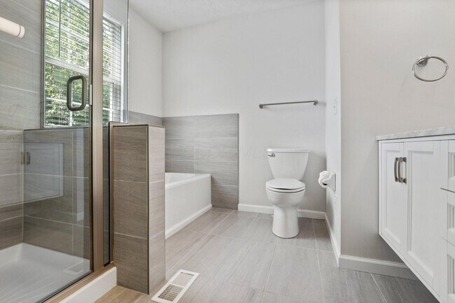 Building Photo - 5998 Blaverly Dr