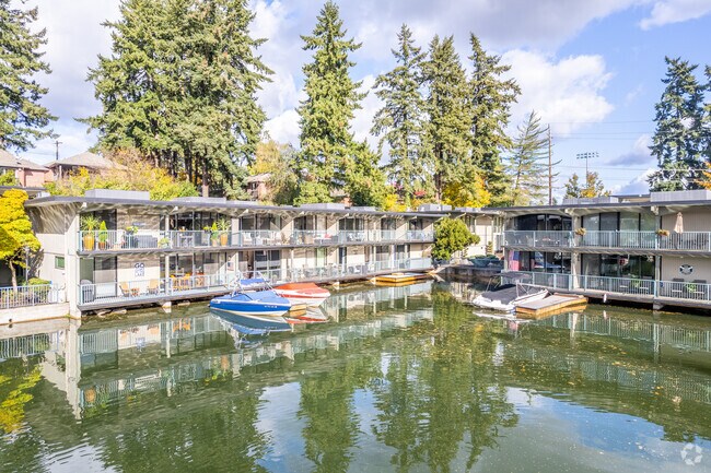 Primary Photo - Villas on Lake Oswego