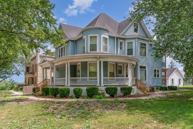 Building Photo - 312 Bridge St