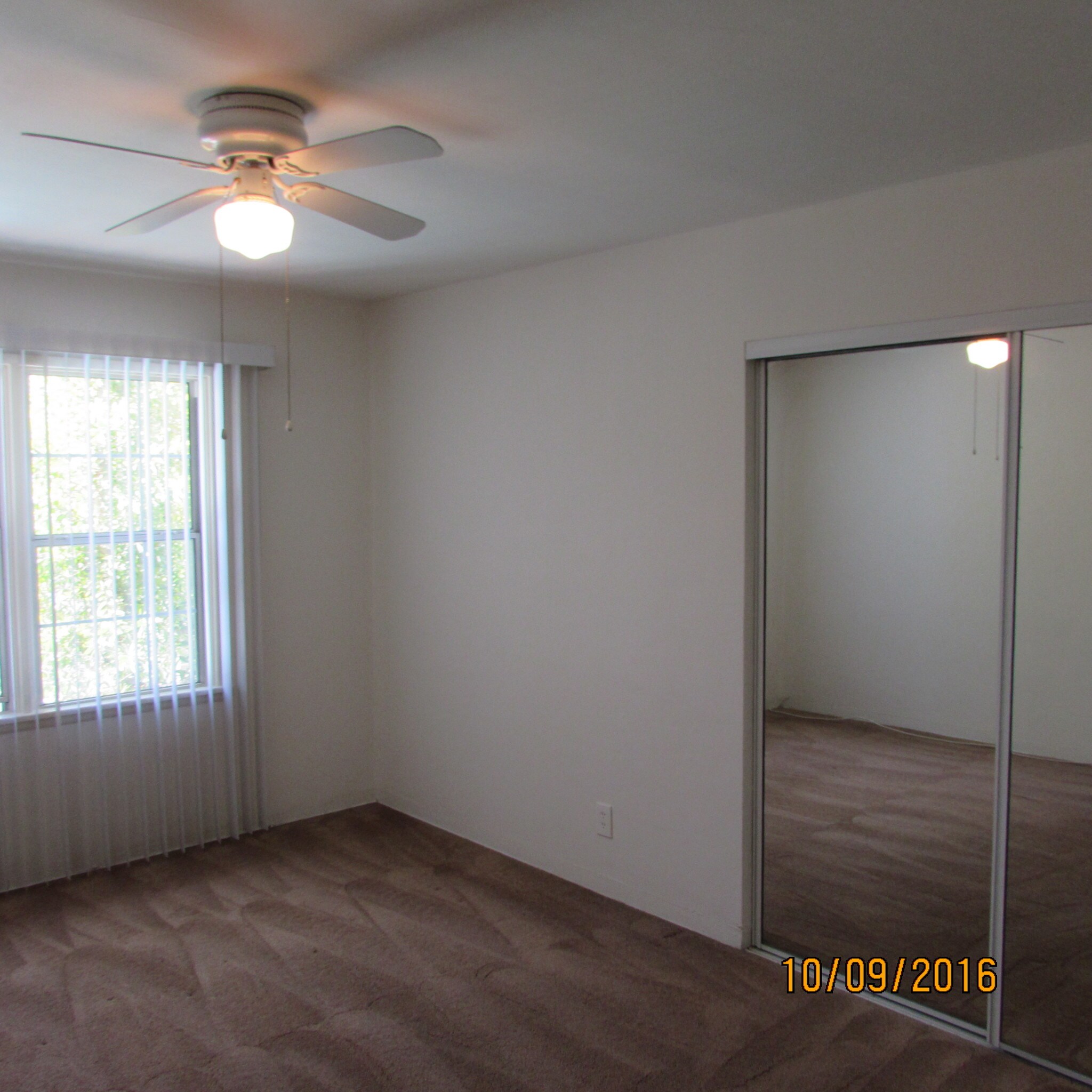 lg bedroom/mirror doors - 1149 E Carson St
