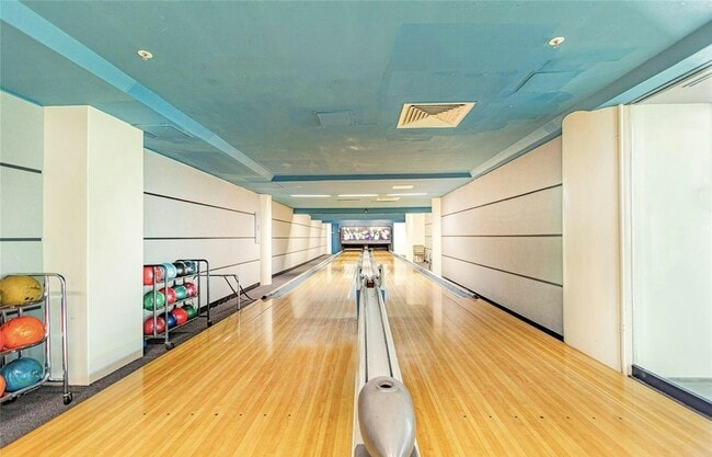 Building Photo - 1212 Nuuanu Ave