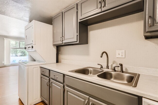 Building Photo - NShields632 (KC-LN)