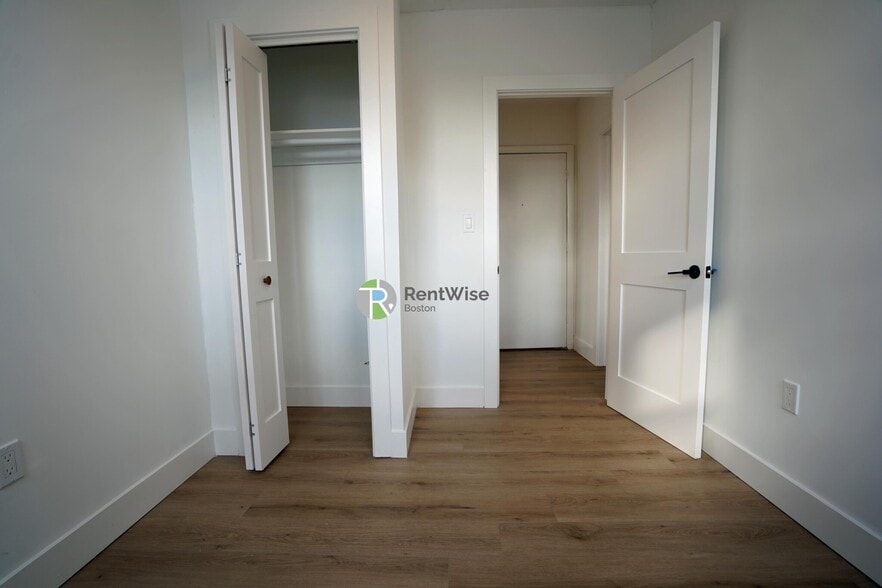 Building Photo - 740 E 7th St