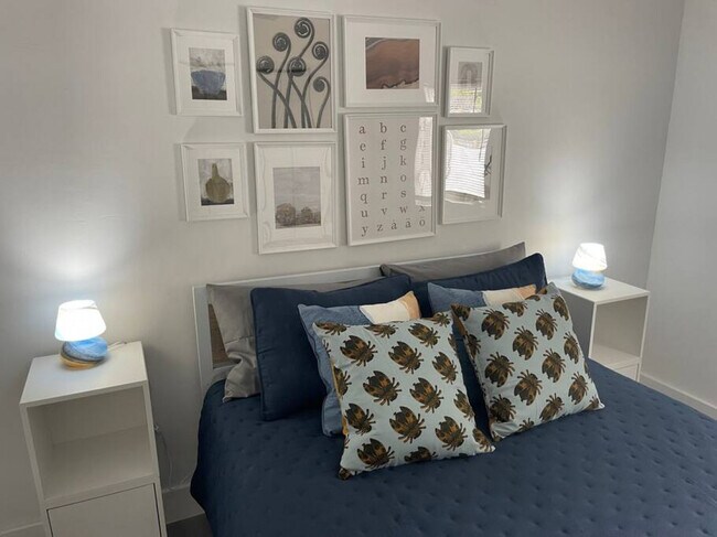 Building Photo - 2802 SW 21st St