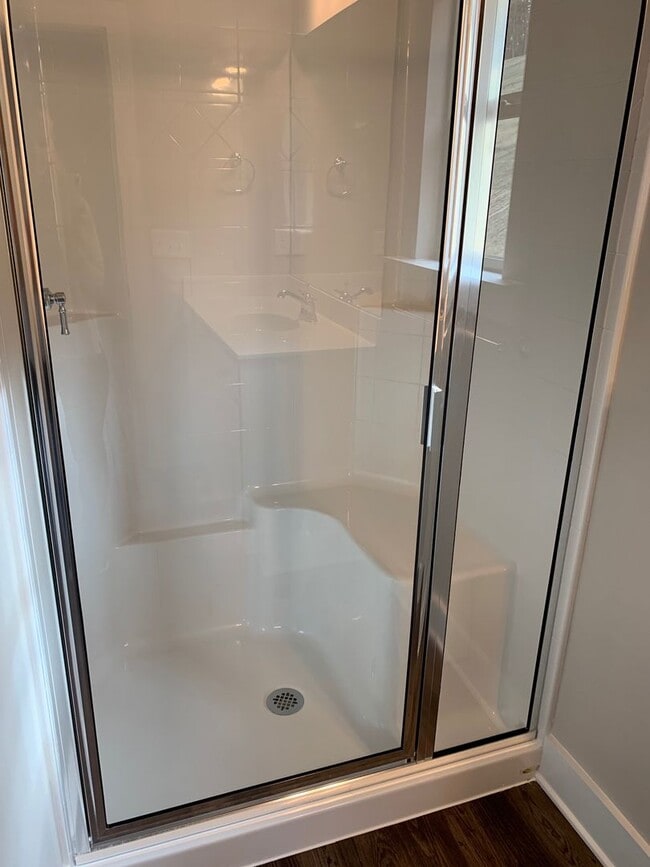 Building Photo - 3 bedroom home with garage and fenced backyard!