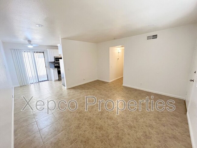 Building Photo - 479 Bradshaw E Ln