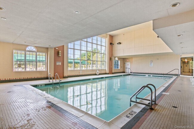 Building Photo - 868 Birchwood Park Dr