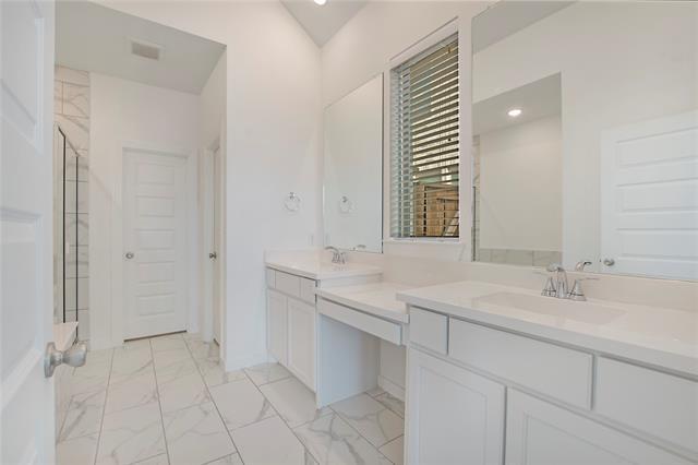 Building Photo - 2419 Doncaster Dr