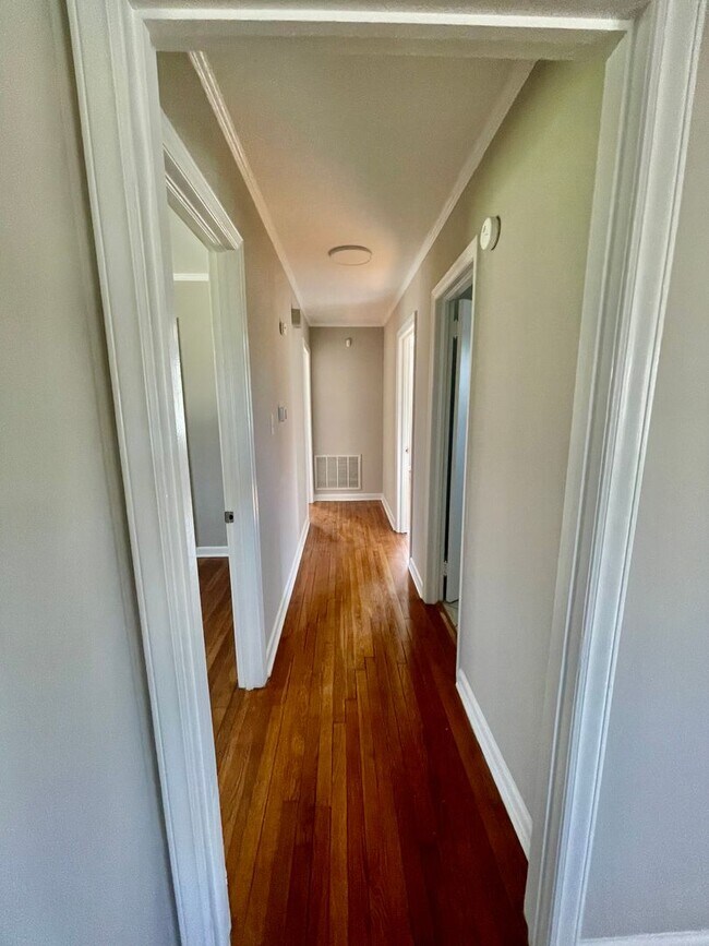 Building Photo - Welcome to this Charming 3 bedroom, 1 bathroom home in Iron Station, NC.