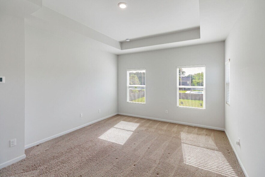 Building Photo - 220 Arwen Dr