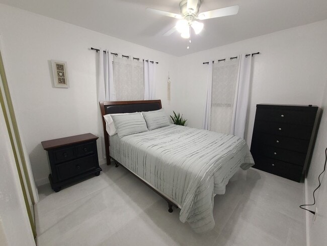 Building Photo - 20520 NE 15th Ave