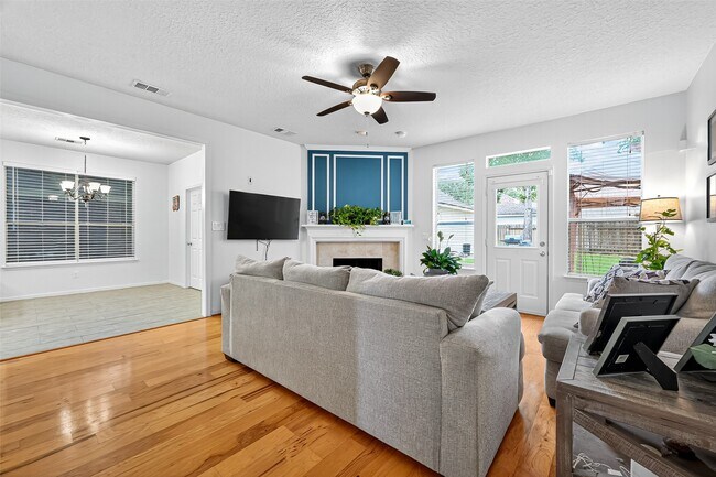 Building Photo - 19018 Ridge Hill Ct