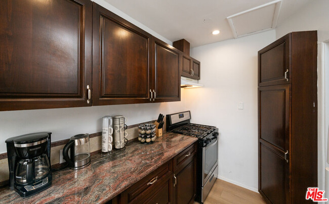 Building Photo - 239 S Doheny Dr
