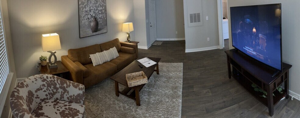 Building Photo - 1024 Cranbrook Dr