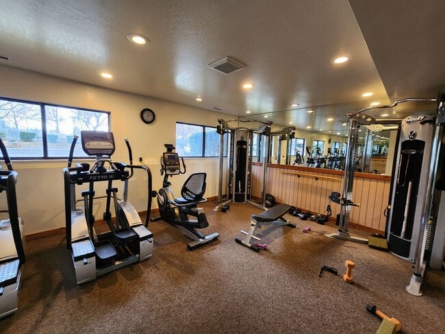 Building Photo - This one made the nice list! 2 bd. STUNNER! Hot Tub! Pet ok!