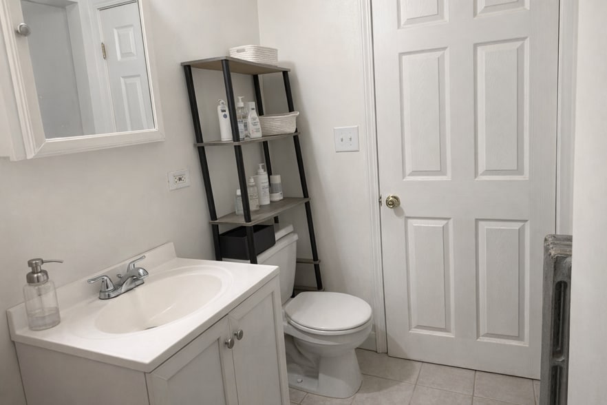 Bathroom - 1070 W Granville Ave