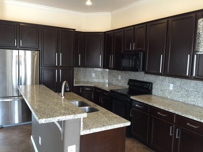 Building Photo - 853 W Raven Dr