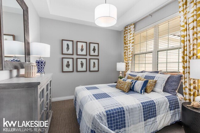 Building Photo - 8511 Valley Dr