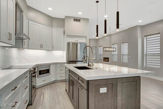 Building Photo - 7525 E Gainey Ranch Rd