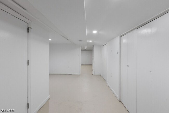 Building Photo - 676 Chestnut St