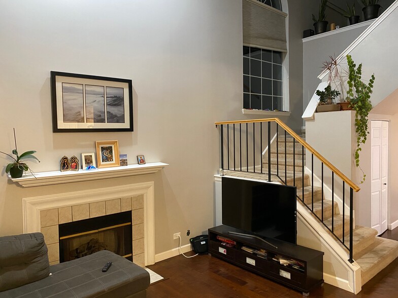 Building Photo - 1047 Hinswood Dr