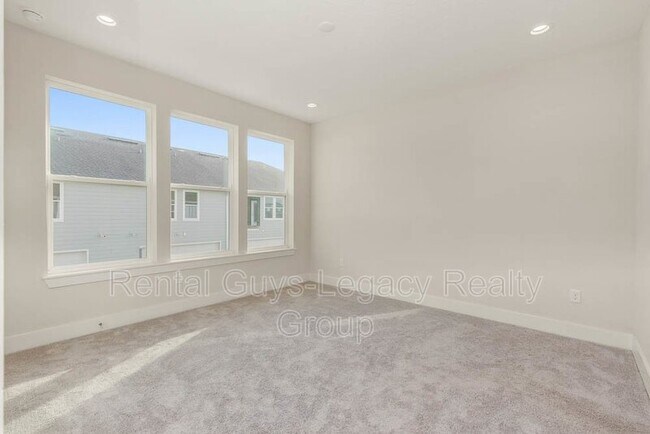 Building Photo - 24 Seaport Ln