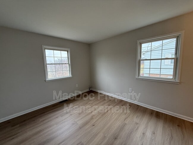 Building Photo - 2331 McClellan Ct