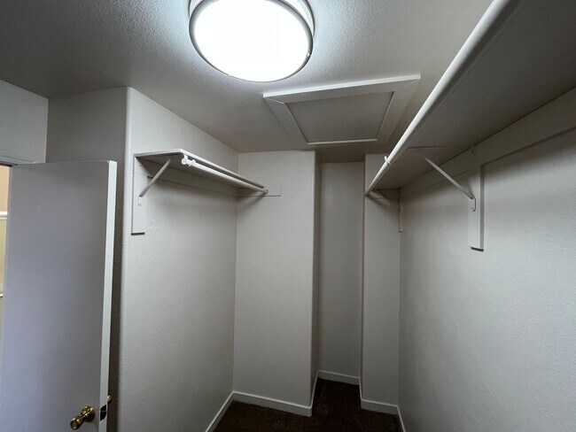 Building Photo - Beautiful home ready for rent