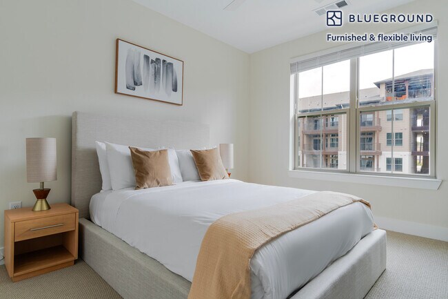 Building Photo - 1501 W Howard Ln