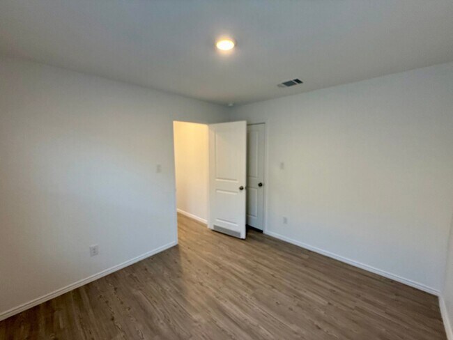 Building Photo - 10622 Erinita Way