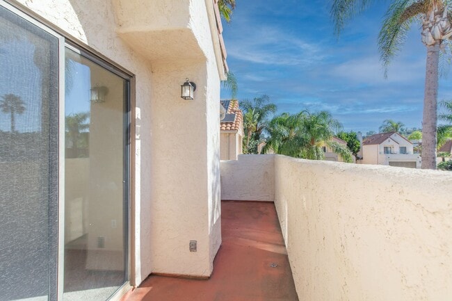 Building Photo - Highly Desirable 3 bedroom / 3 bath Cul-de...
