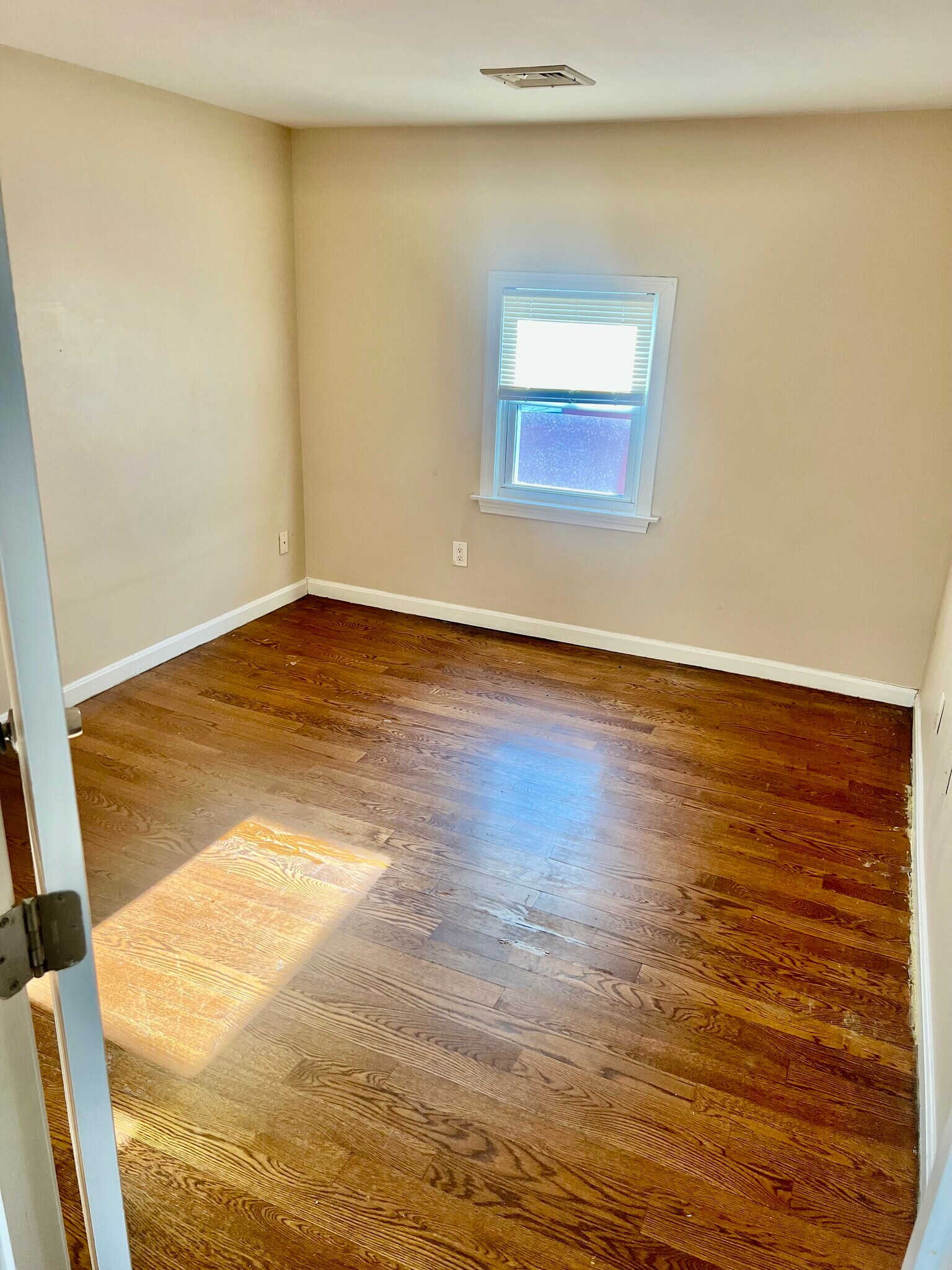 Building Photo - 105 Oak Island St