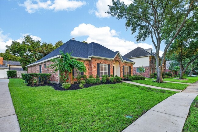 Building Photo - 2015 Rosalyn Ct