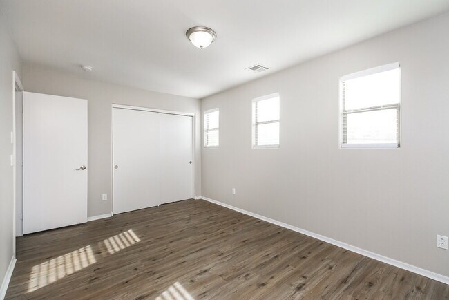 Building Photo - 21142 E Duncan St