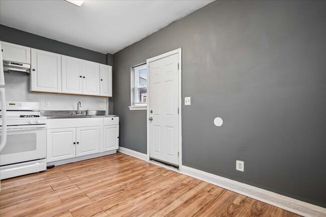 Building Photo - 1401 N Potomac St