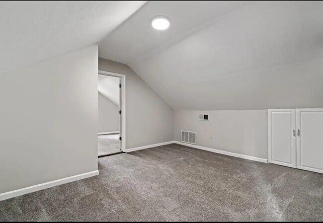 Building Photo - 676 Watson St