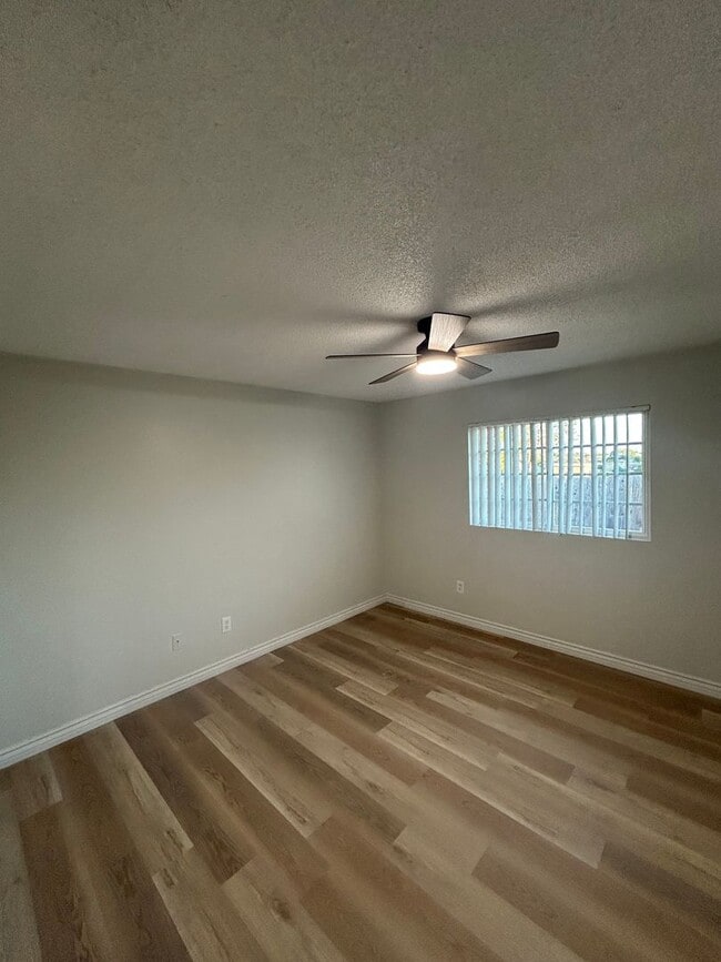 Building Photo - Charming Renovated 3 Bedroom/2 Bath Single...