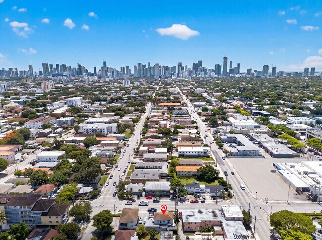 Building Photo - Little Havana 2BR | Assigned Parking | Water Included