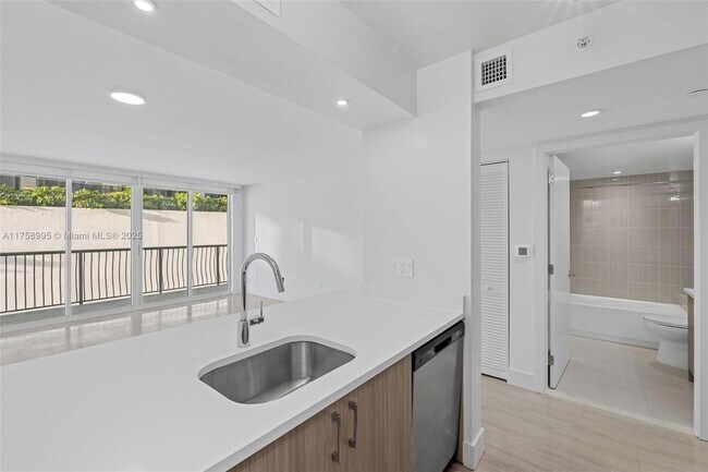 Building Photo - 1756 N Bayshore Dr