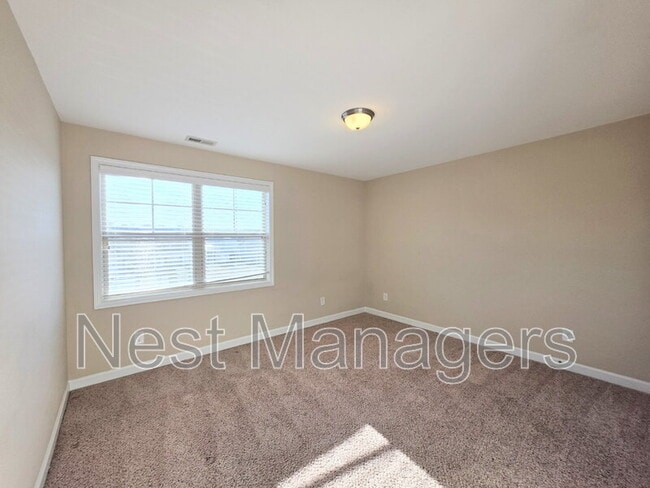 Building Photo - 389 Roanoke Dr