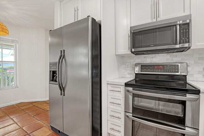 Building Photo - 935 Honeytree Ln