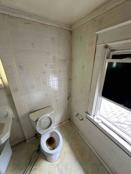 Building Photo - 209 Oak Hill Ave